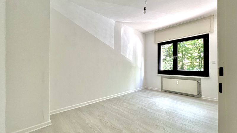 Lage trifft Charme – 3-Zimmer-Hochparterre-Wohnung 